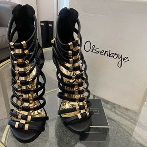 High heel sandal for night out black and gold new never used.